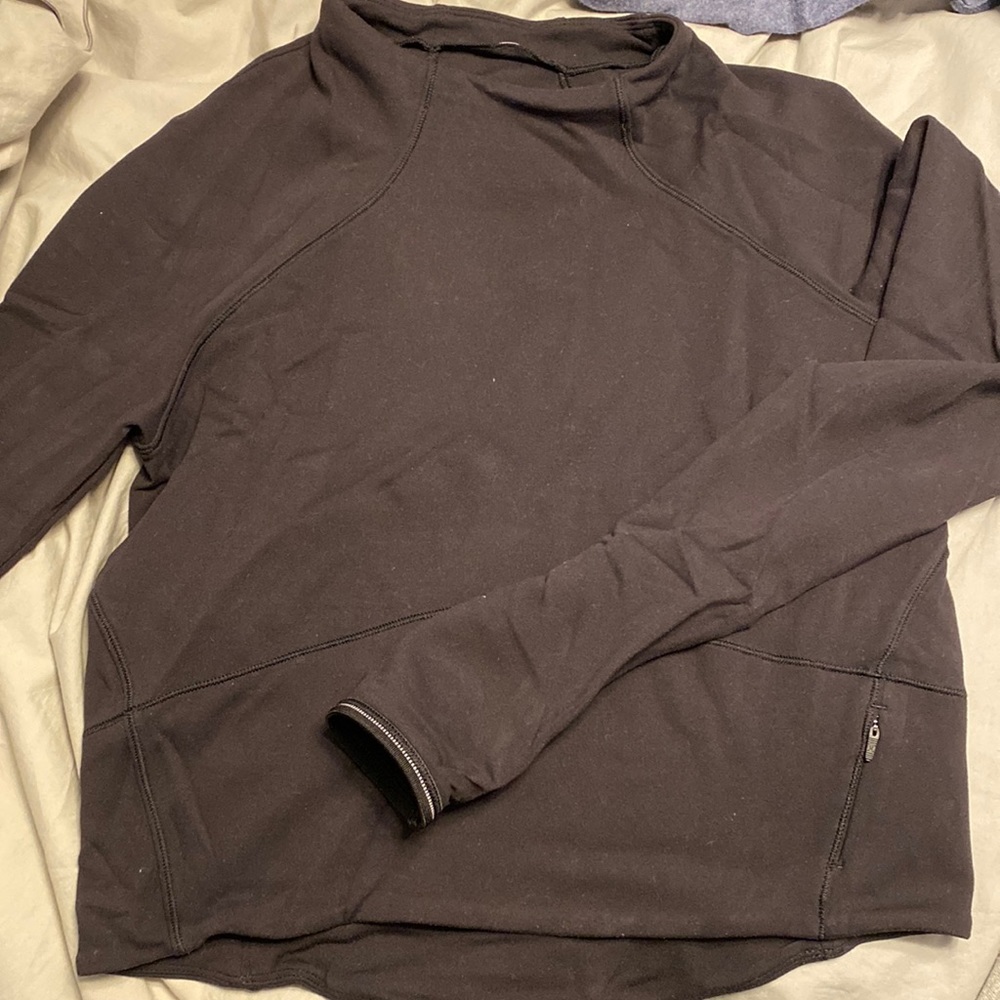 Lululemon cropped mock neck top